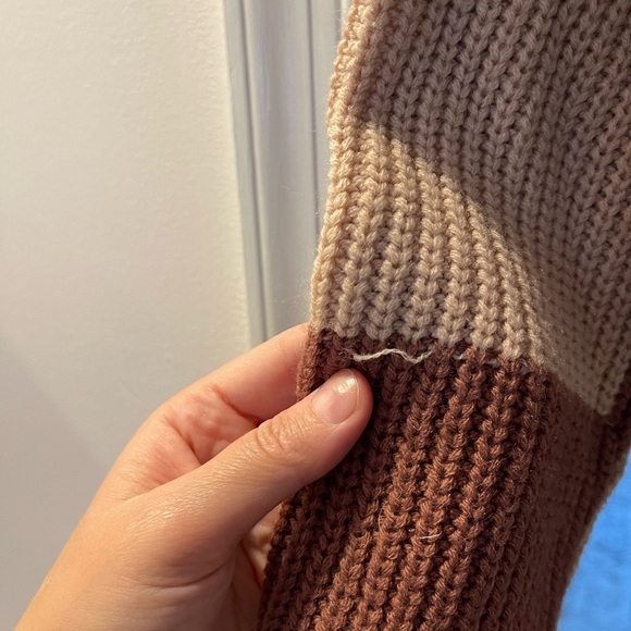 Checkered Sweater - Picture 4 of 5